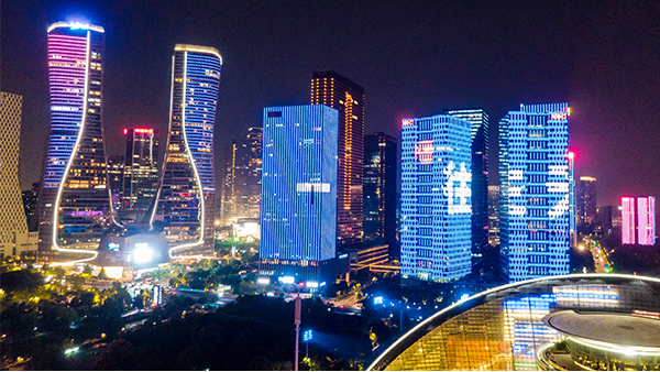 城市樓體亮化設(shè)計要考慮周圍環(huán)境的協(xié)調(diào)